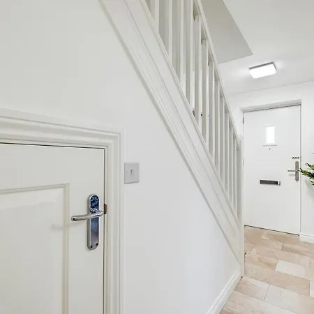 Contractors Retreat 3 Bed House, Sleeps Up To 7, Free Parking Villa Milton Keynes Exterior photo