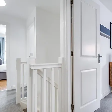 Contractors Retreat 3 Bed House, Sleeps Up To 7, Free Parking Villa Milton Keynes Exterior photo