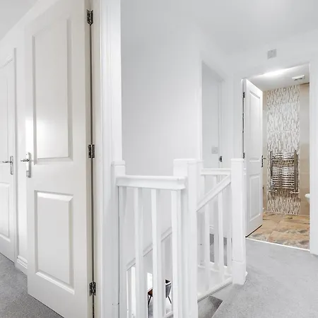 Contractors Retreat 3 Bed House, Sleeps Up To 7, Free Parking Villa Milton Keynes Exterior photo